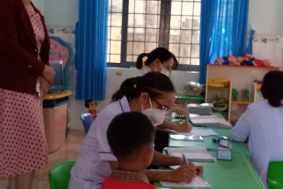 Khám sức khỏe cho các cháu đầu năm học