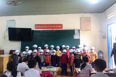 Chúng em đến thăm trường Tiểu học