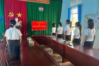 Chi bộ Trường MG Hoa Đào tổ chức Lễ kết nạp đảng viên mới