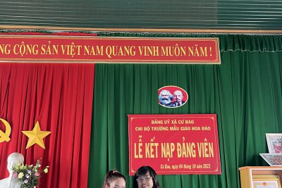 Chi bộ tổ chức lễ kết nạp đảng viên mới